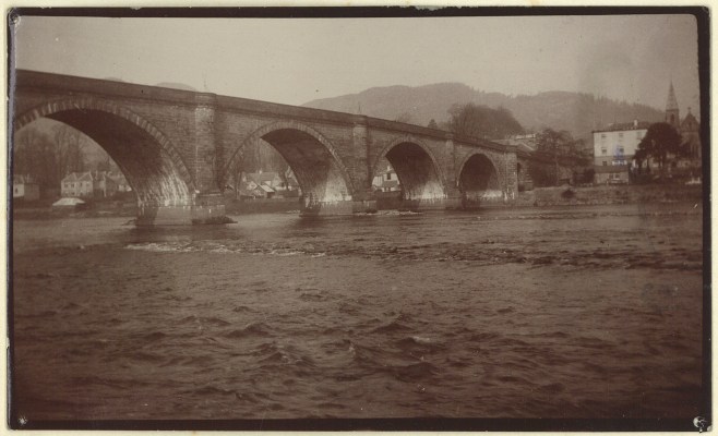 Dunkeld Bridge, July 1903, photo taken by Roy Fleming