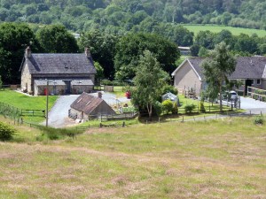 Dalnabo Farm adjacent to Kirrandrum at south end. Note stone barn and 