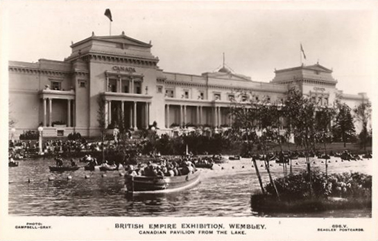 Canadian Pavillion - By Unknown author - www.ansichtskartenversand.com, Public Domain, https://commons.wikimedia.org/w/index.php?curid=30816972